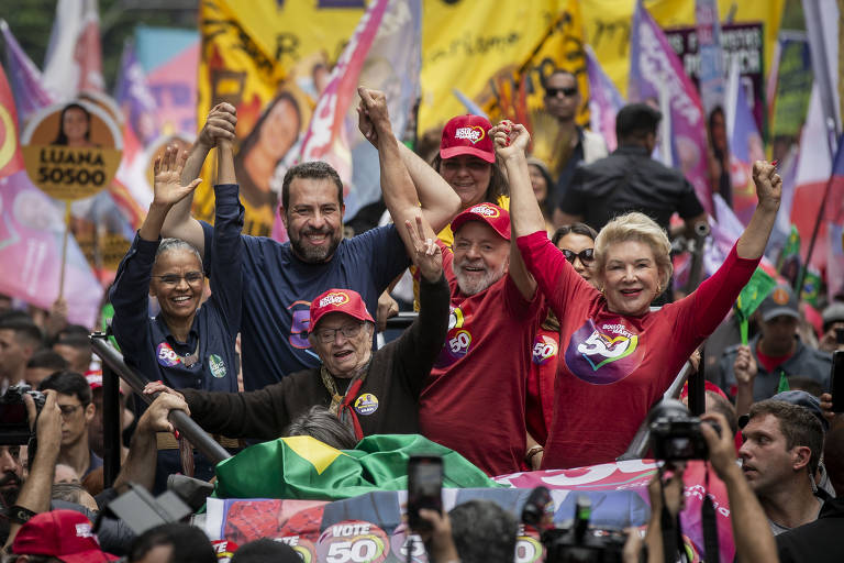 Último dia de campanha de Guilherme Boulos (PSOL) antes do 1º turno teve a presença do presidente Luiz Inácio Lula da Silva (PT), da vice Marta Suplicy (PT), da ministra do Meio Ambiente Marina Silva e da ex-prefeita de SP Luiza Erundina (PSOL), na avenida Paulista