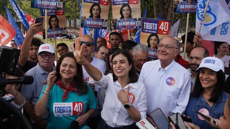 Tabata Amaral durante a campanha eleitoral de 2024