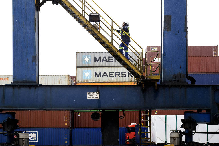 Exportações de produtos brasileiros aos EUA crescem em julho, às vésperas do tarifaço