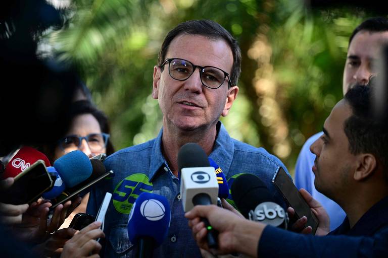 Eduardo Paes (PSD) durante entrevista coletiva depois de votar, no Rio de Janeiro