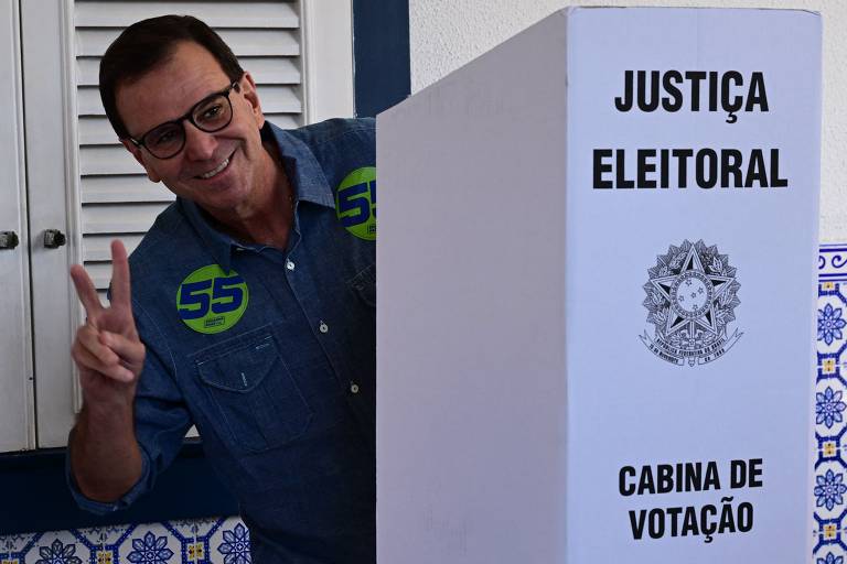 Eduardo Paes, prefeito do Rio de Janeiro, vota para as eleições municipais de 2024; ele foi reeleito no primeiro turno