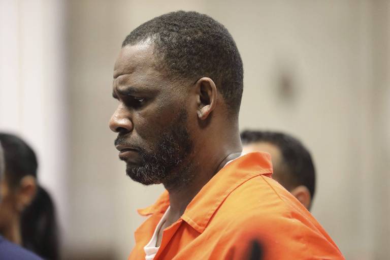 R. Kelly é hospitalizado após sofrer overdose, e advogado acusa penitenciária