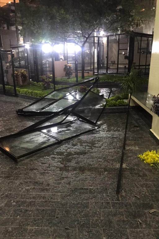 Ventania e temporal deixam São Paulo às escuras nesta sexta (11)