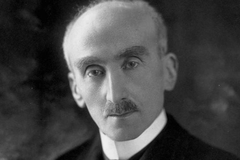 Henri Bergson em foto com expressão serena em close em preto e branco