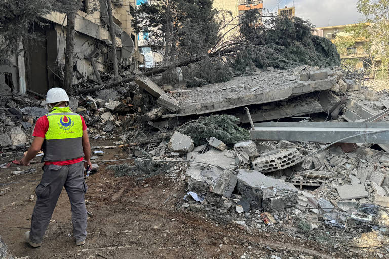 Israel bombardeia cidade do sul do Líbano e mata 16 pessoas, incluindo prefeito