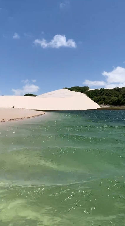 Lagoa do Junco, uma das lagoas perenes dos Lençóis Maranhenses, próxima à Santo Amaro do Maranhão