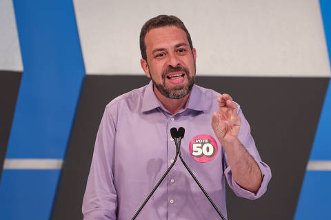 SAO PAULO, SP - 17/10/2024 -  O candidato à prefeitura de São Paulo, Guilherme Boulos (PSOL), durante sabatina nos estúdios da Rede TV, após o prefeito Ricardo Nunes ter desistido de última hora de participar do debate organizado pela Folha de S.Paulo, Uol e Rede TV.  (Foto: Danilo Verpa/Folhapress, POLÍTICA) ORG XMIT: 610996