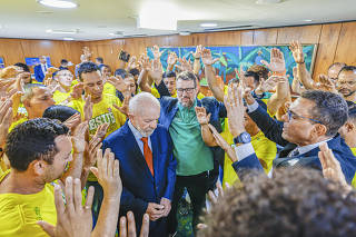 Presidente Lula durante oraçao