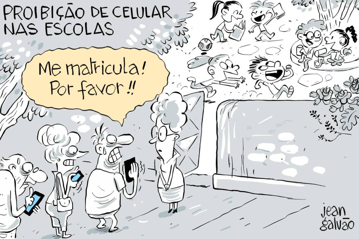 Charge de Jean Galvão com o título “Proibição de celular nas escolas" ilustra uma situação onde adultos estão grudados em seus celulares na frente de uma escola. Um deles, com expressão angustiada, pede “Me matricula! Por favor!!”. Ao fundo, dentro da escola, crianças brincam e interagem sem a presença de celulares, sugerindo um ambiente saudável e ativo.