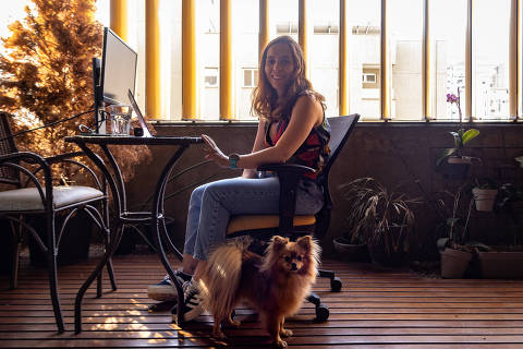 SÃO PAULO , SP, BRASIL, 12.09.2024 - SAÚDE-RUF - Retrato de Gabriela Chiuffa, 32 anos, na tarde desta quinta-feira(12) em sua casa na região de Santo André, em São Paulo.
Gabriela Chiuffa, trabalha como cientista, na área de inteligência de dados do Hospital Albert Einstein em São Paulo. (Foto: Allison Sales/Folhapress, ESPECIAIS) ORG XMIT: 610334