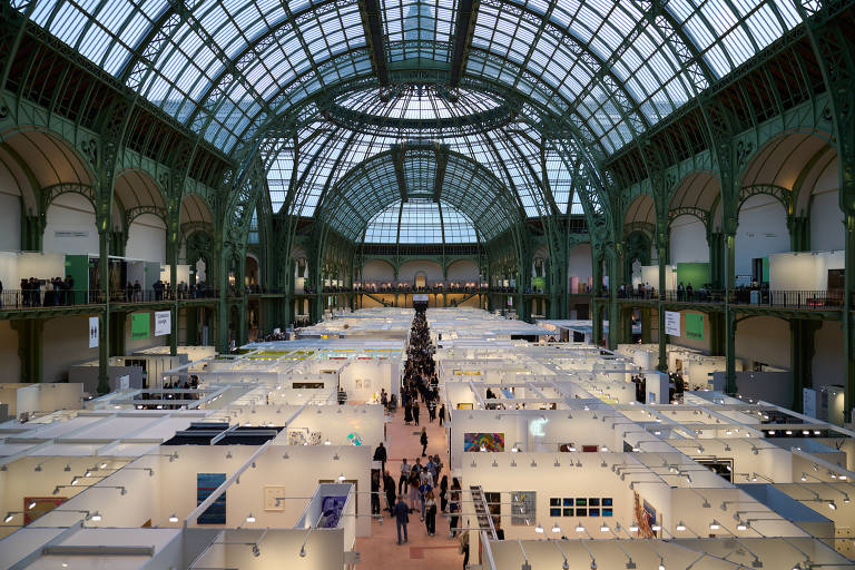 Art Basel Paris demonstra poder crescente de galerias internacionais