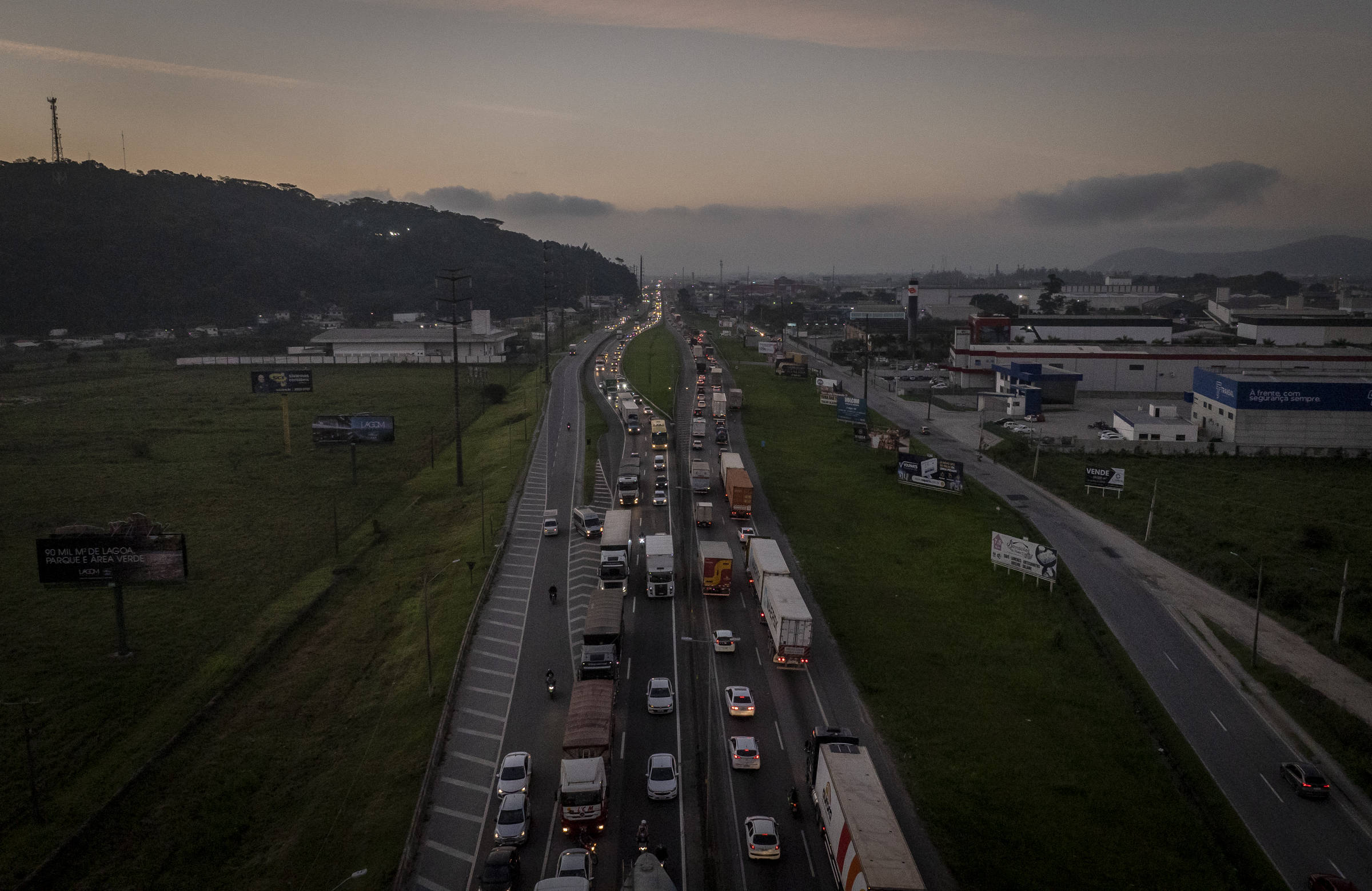 BR-101: Avenidas Bloqueiam Acessos a Portos em SC – Entenda!