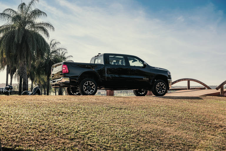 Picape RAM 1500 Laramie chega ao Brasil com novo motor biturbo a gasolina