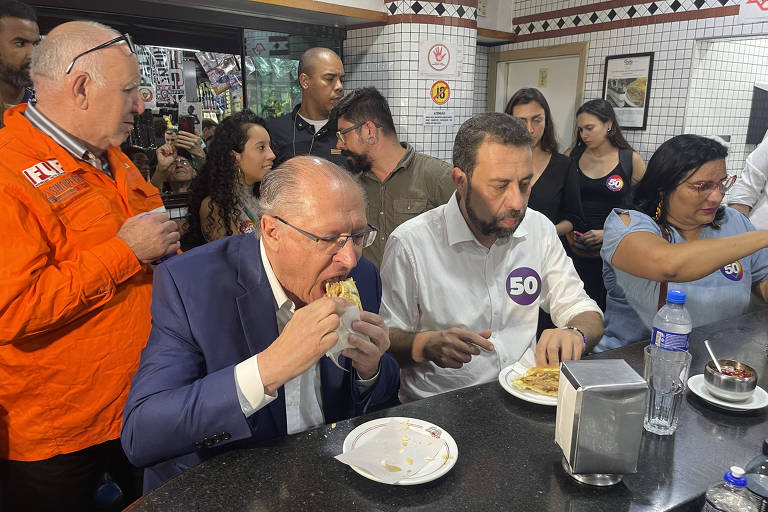 Alckmin esquece passado, chama Boulos de 'servidor do povo', divide sanduíche e critica Nunes