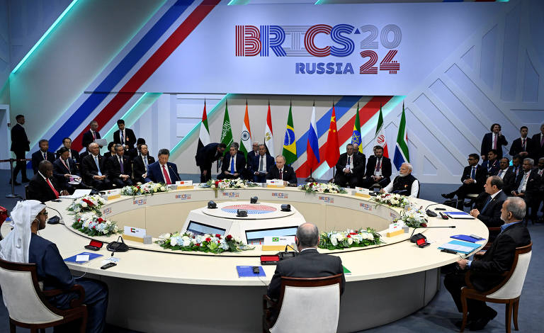 Reunião restrita do Brics com xeque Mohamed bin Zayed Al Nahyan (Emirados Árabes Unidos), Cyril Ramaphosa (África do Sul), Xi Jinping (China), Vladimir Putin (Rússia), Narendra Modi (Índia), Abdel Fattah al-Sisi (Egito), Masoud Pezeshkian (Irã) e Mauro Vieira (Brasil), em Kazan, na Rússia