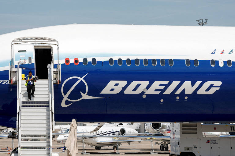 Boeing tem prejuízo de US$ 6,2 bi no terceiro trimestre e novo CEO fala em 'encruzilhada'