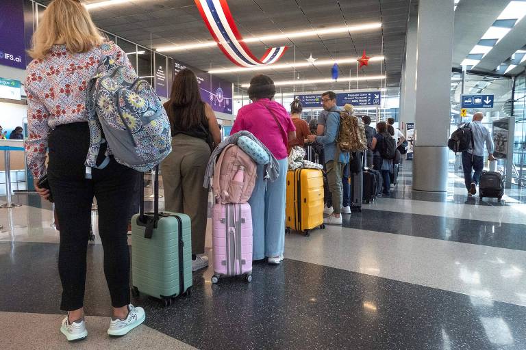 Aérea nos EUA testa alarme para entregar quem fura fila para embarque no avião