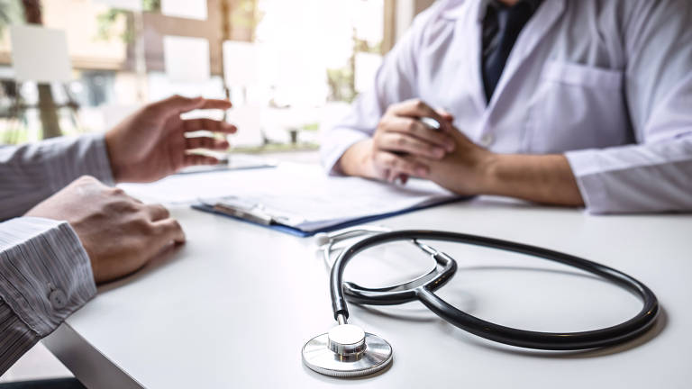 Para conseguir o auxílio é preciso ter o problema constatado pela perícia médica do INSS