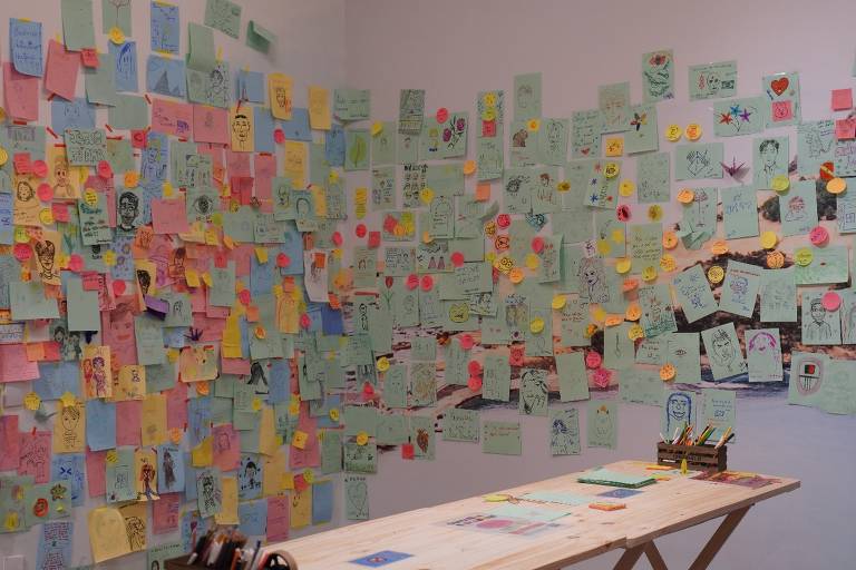 Caricaturas da artista Jung Eun-Hye, da exposição 'Maravilhosa Graça'