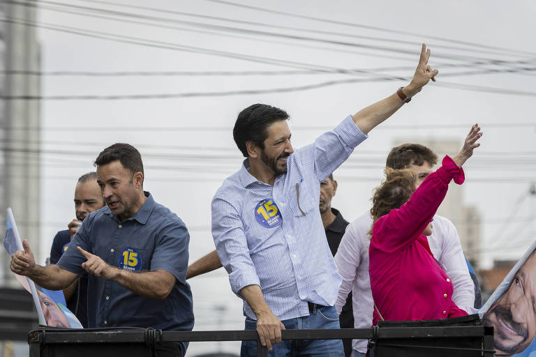 O prefeito e candidato Ricardo Nunes (MDB), faz carreata pela Zona Leste de São Paulo um dia antes da votação do segundo turno, nas eleições 2024 em São Paulo.