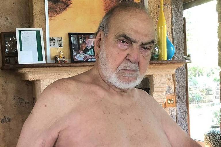 Lima Duarte posta foto sem camisa