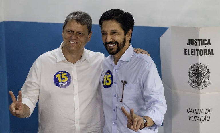 Ao falar após votação, o governador Tarcísio foi questionado pela Folha sobre qual era o candidato indicado pelo PCC em São Paulo, ao que respondeu: 'Boulos'