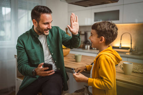 Plano de pai para filho gera benefícios para ambos