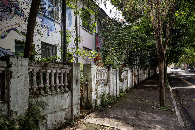 Hoje o imóvel não tem qualquer tipo de utilização. Conta com uma equipe de seguranças 24 horas, o que não impede que seu entorno se transforme num banheiro a céu aberto
