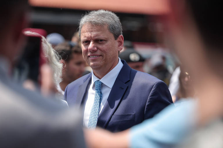 Na reta final da campanha, Tarcísio assumiu a linha de frente da crise do apagão em São Paulo, que ameaçava prejudicar a candidatura de Ricardo Nunes (MDB). Ele defendeu a abertura de processo de extinção de contrato da Enel e pediu ao TCU, junto a outros prefeitos da Grande SP, intervenção na empresa.