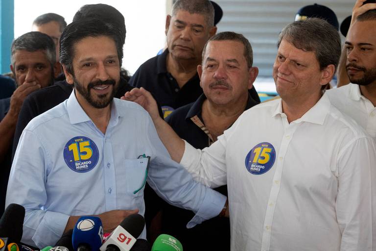 O governador Tarcísio de Freitas (Republicanos) foi o principal fiador de Ricardo Nunes (MDB), comprando briga com parte da direita e colhendo os dividendos políticos da escolha; ele chegou a usar usou helicóptero para comparecer a atos de campanha, fechou sua agenda em dias críticos e fez viagens de articulação política