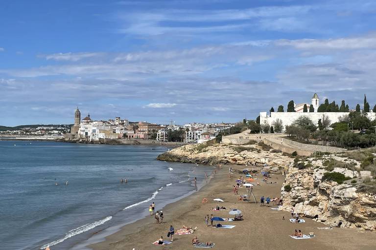 Platja dels Balmins， uma praia de público nudista e com um perfil LGBTQIA+