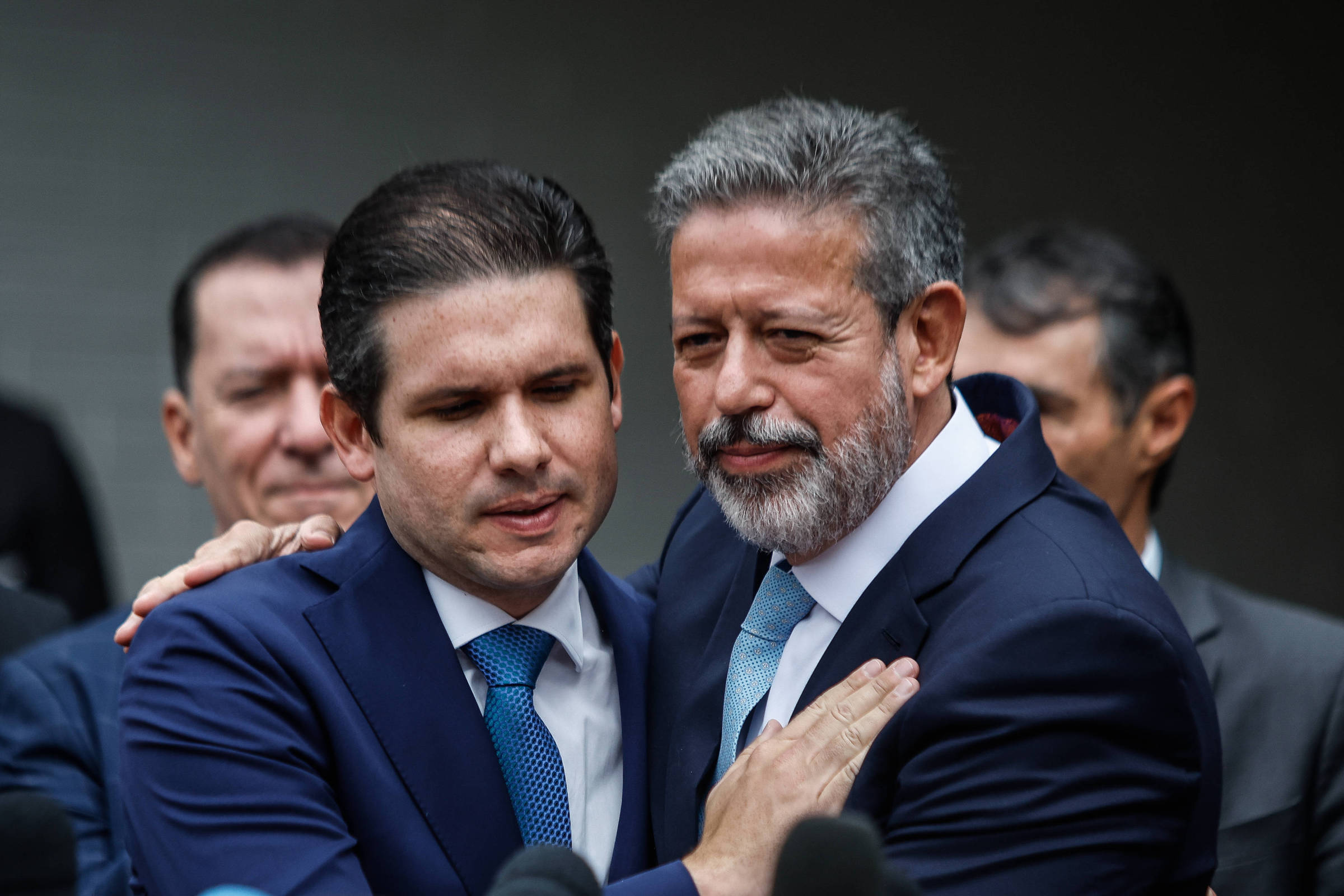 Lira oficializa apoio a Hugo Motta à presidência da Câmara - 29/10/2024 - Poder - Folha