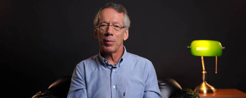 Candido Bracher participa de gravacao para a CasaFolha, no estudio da TV Folha, em Sao Paulo