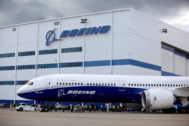 Boeing desfaz time de diversidade com novo CEO sob pressão