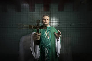 PADRE EXORCISTA
