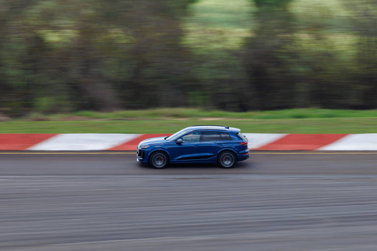 SUV elétrico Audi Q6 passa por testes em pista na cidade de São Pedro (interior de São Paulo)