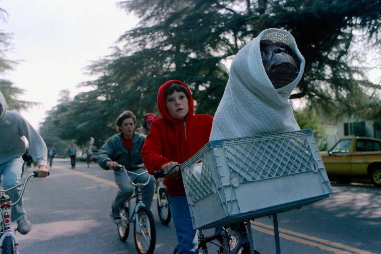 Henry Thomas em cena do filme "E.T.: O Extraterrestre", de Steven Spielberg