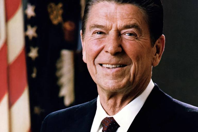 O 40º presidente dos Estados Unidos, Ronald Reagan, é conhecido por suas políticas conservadoras, o fim da Guerra Fria e uma forte retórica anticomunista