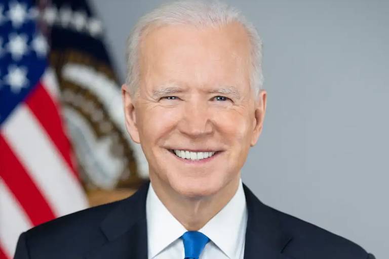 Joe Biden é o 46º e atual presidente dos EUA. Ele valorizou o combate às mudanças climáticas e enfrenta desafios de polarização política, questões de imigração, guerras internacionais e direitos civis