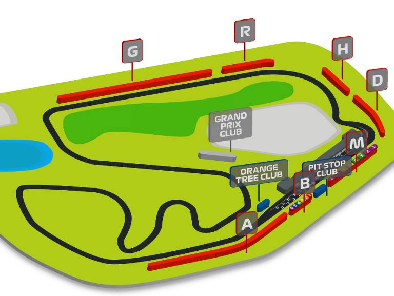 Um mapa de um circuito, mostrando a disposição da pista com várias curvas e áreas designadas. O mapa inclui legendas para diferentes áreas, como 'Arquibancadas A-M' e 'Arquibancadas Premium'. Há também indicações de áreas VIP e outros pontos de interesse, além de um lago e áreas verdes ao redor da pista.