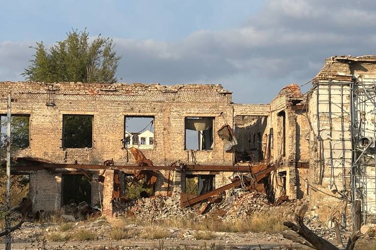 Ruínas no bairro de funcionários da usina Azovstal, em Mariupol