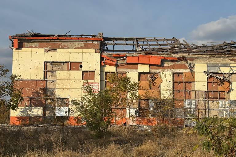 Ruínas no bairro de funcionários da usina Azovstal, em Mariupol