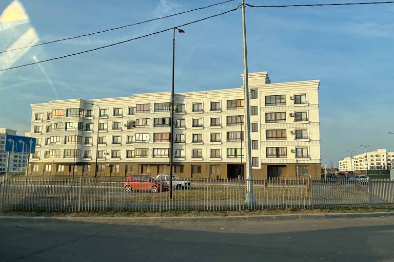 Prédio recém-construído pelos russos em Mariupol, em Donetsk