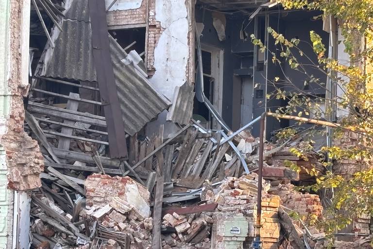 Ruína na região central de Mariupol