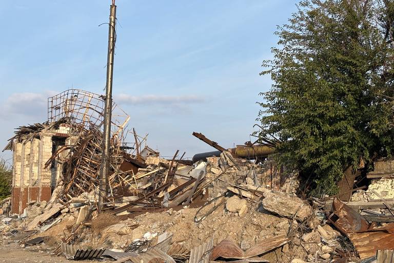 Edifício arruinado perto da fábrica da Azovstal, em Mariupol