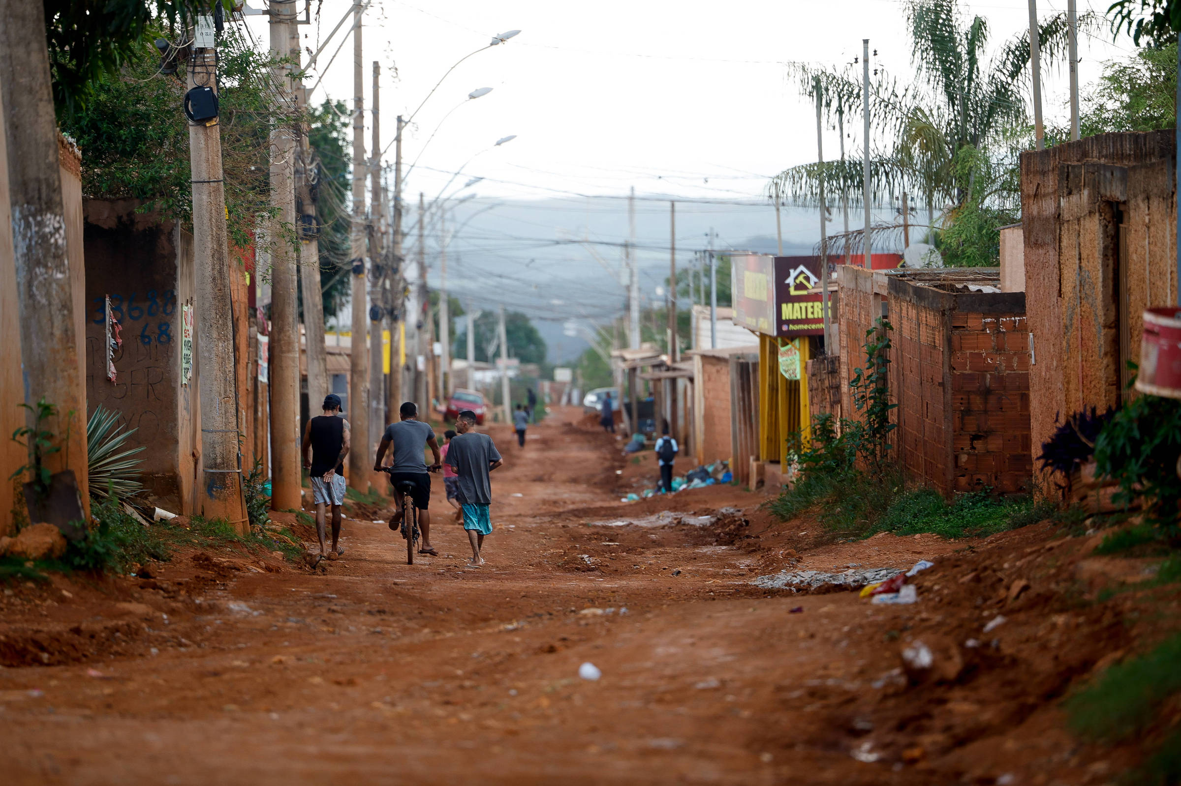 Desigualdade de renda é maior no Distrito Federal e menor em Santa Catarina; veja ranking