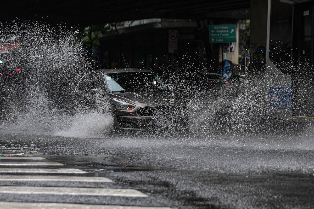 Chuva deixa São Paulo em estado de atenção para alagamentos