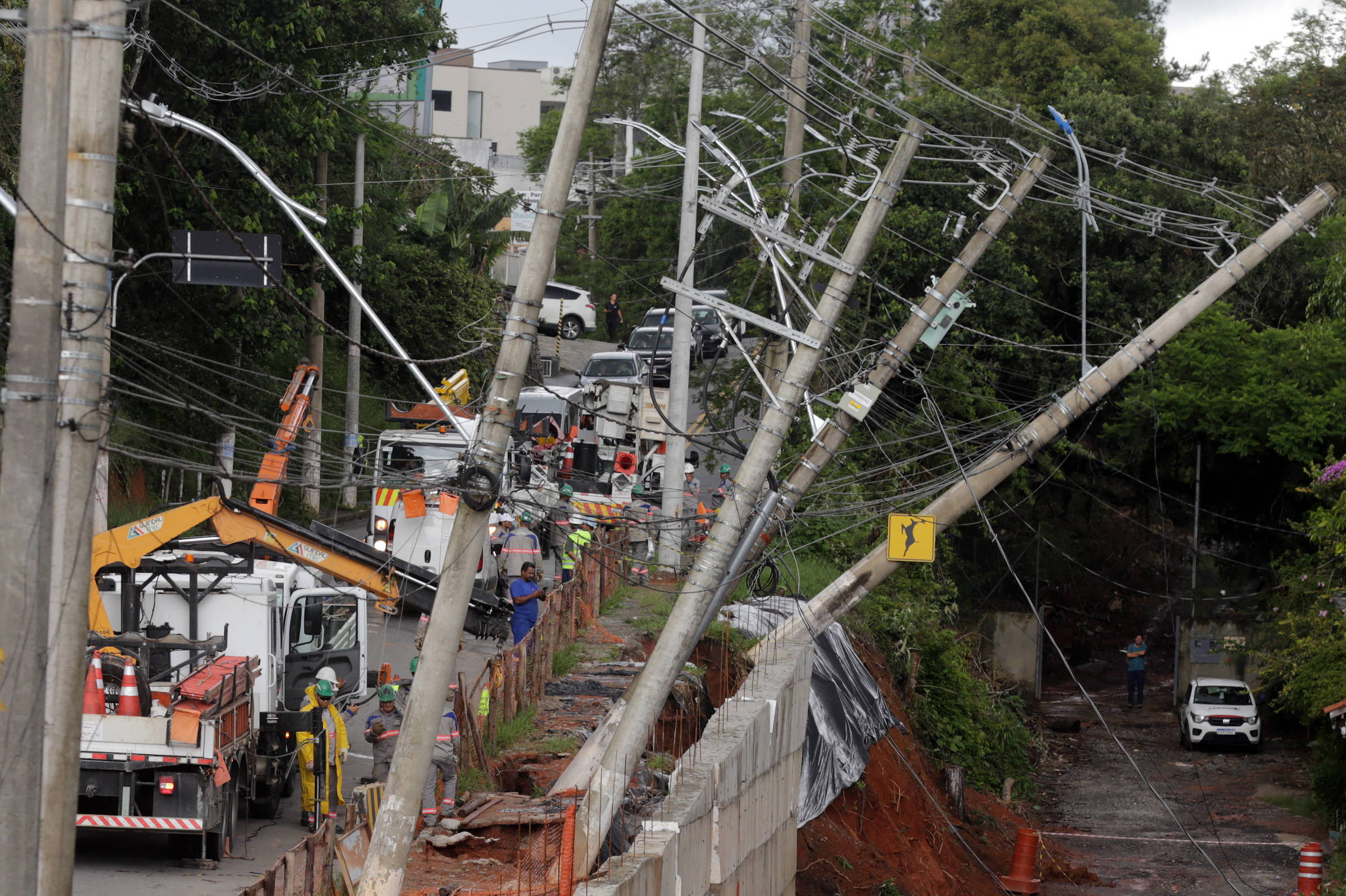 Enel avalia novo contrato que prevê devolução automática por falhas