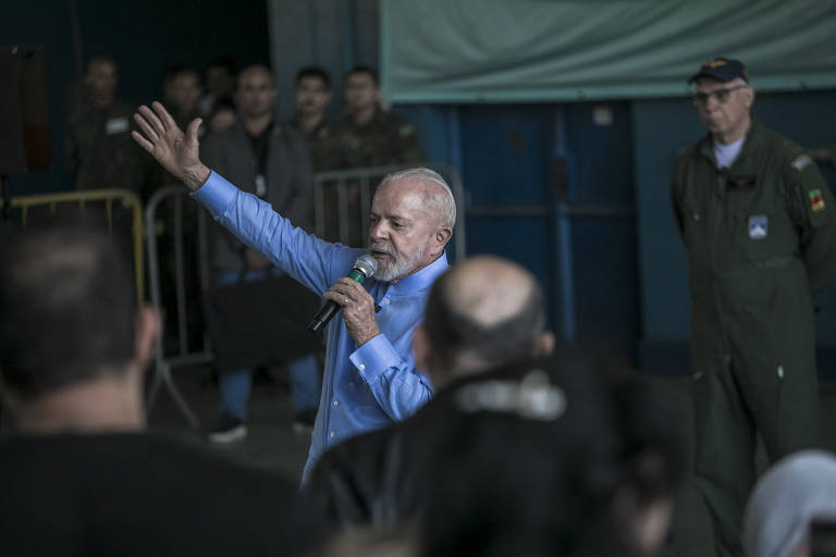 Lula recepciona chegada de repatriados do Líbano na Base Aérea de São Paulo, em Guarulhos