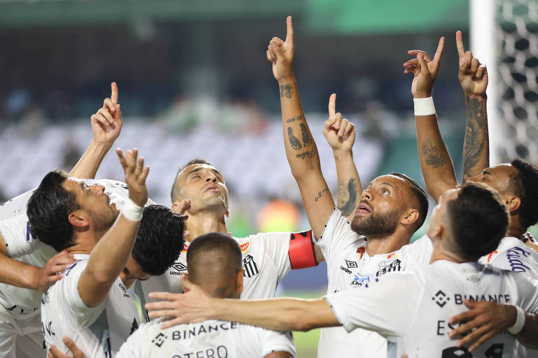 Neymar encontra Santos em reconstrução após queda à segunda divisão